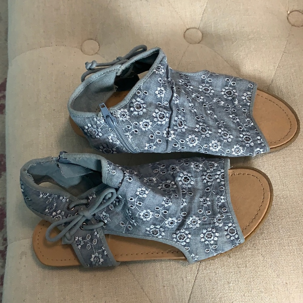 Very G sandals
